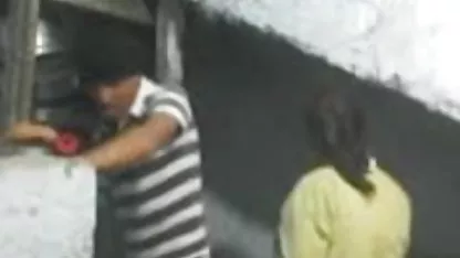 वह अपनी बहन के अंदर भागता वीडियो हिंदी फिल्म सेक्सी है