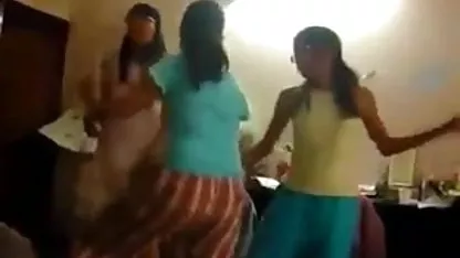 इस किशोर को लंड चूसना बहुत पसंद सेक्सी वीडियो मूवी कॉम है