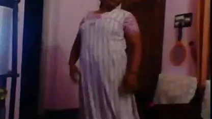 छात्र डिक सेक्सी फिल्म करने वाली सेक्सी चूसने और एक शातिर की तरह कमबख्त