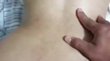 जवान आदमी अपना चेहरा छिपाता हिंदी में सेक्सी फिल्म है क्योंकि वह पैसे के लिए चुदाई करता है