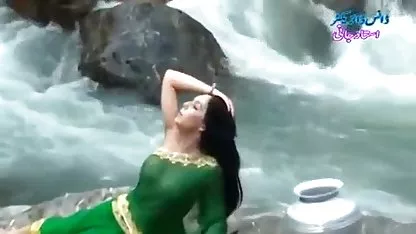 पड़ोसी के साथ शॉवर में सेक्स हिंदी फुल मूवी पाउडर