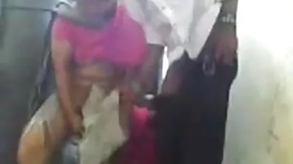वे अपनी पत्नी को चोदते हैं जबकि वह सब कुछ हिंदी फिल्म सेक्सी पिक्चर रिकॉर्ड करता है
