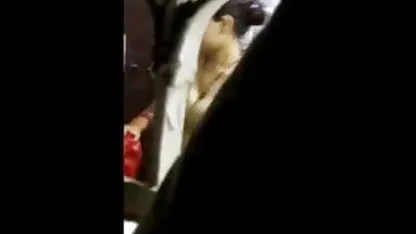 दोस्तों का सेक्सी फिल्म फुल मूवी समूह पड़ोस से एक फूहड़ बकवास करता है