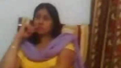 वह एक फूहड़ के साथ कमबख्त सेक्सी सेक्सी हिंदी मूवी को ठीक करता है