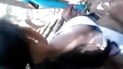 वह अपनी प्रेमिका के माता-पिता इंग्लिश पिक्चर फिल्म सेक्सी वीडियो को रिकॉर्ड करता है