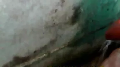 वह अपनी बहन सेक्सी मूवी बढ़िया का फायदा उठाता है और उसकी गुलाबी चूत को चोदता है