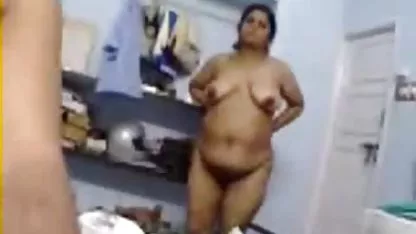 यह फूहड़ मुर्गा सेक्सी फिल्म बढ़िया बढ़िया खाना जानता है