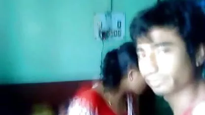 वह सेक्सी फिल्म हिंदी फिल्म उसे टीवी की कमान देने के बदले में उसकी बहन को चोदता है