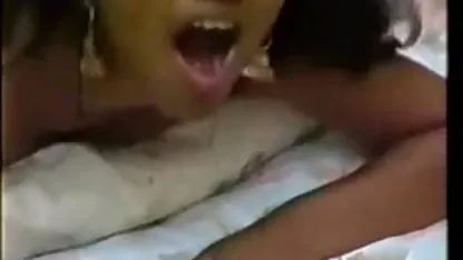 उसके भाई फिल्म सेक्सी दिखाएं द्वारा सो गया वह जाग गया