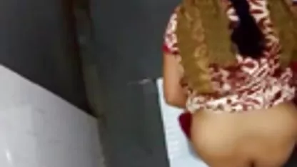 गोरा उसके लड़के सेक्सी सेक्सी मूवी के डिक के साथ खेल रहा है
