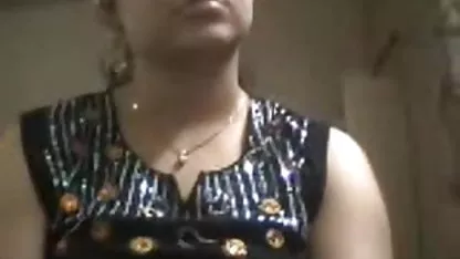 अपनी बहन को एक्स एक्स एक्स बीपी मूवी आखिरी मौका दे रहा है