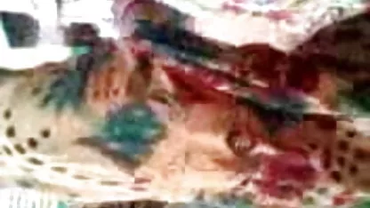 वह काम से आती है और अपने प्रेमी सेक्सी पिक्चर फिल्म को उसे चोदने के लिए खुद को चार से लगाती है