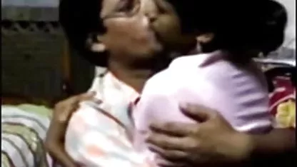 बॉस बढ़िया सेक्सी फिल्म दिखाओ अपने ट्रांससेक्सुअल सेक्रेटरी को चूमना चाहते हैं