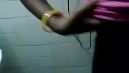 माँ अपने बेटे के लंड को निचोड़ती है और सारा सह लेती है सेक्सी मूवी एचडी हिंदी में