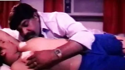 स्पेनिश दुकान सहायक पैसे के लिए एक गंजे आदमी के साथ सड़क 2019 की सेक्सी फिल्म पर चुदाई में पकड़ा