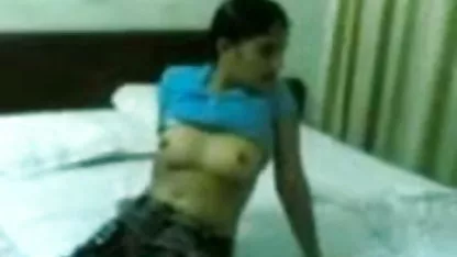 वह अपनी माँ सेक्सी मूवी एचडी और उसके सबसे अच्छे दोस्त को पकड़ता है