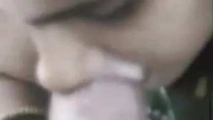 स्कूल के ग्रेड सेक्सी फिल्म आनी चाहिए को गलत बताने के लिए उनकी बेटी का उल्लंघन करता है