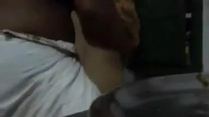 बेटी अपने सबसे सेक्सी फिल्म पिता के डिक से चिपक गई
