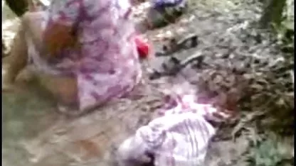 असली अनाचार माँ और बेटा: सेक्सी मूवी सेक्स वीडियो पापा को मत चिल्लाओ या जगाओ ..।