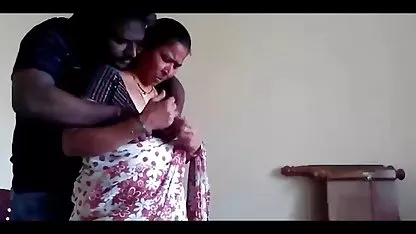 भाग्य के साथ वसा एक हिंदुस्तानी सेक्सी फिल्म स्वादिष्ट लैटिना fucks