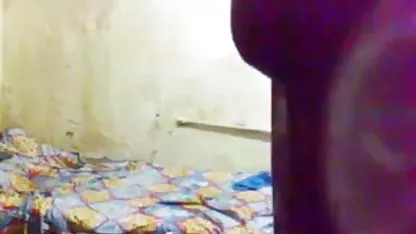 पिता ने अपनी बेटी को फोन पर लंड के फोटो से चौंका सेक्सी पिक्चर वीडियो सेक्सी वीडियो दिया