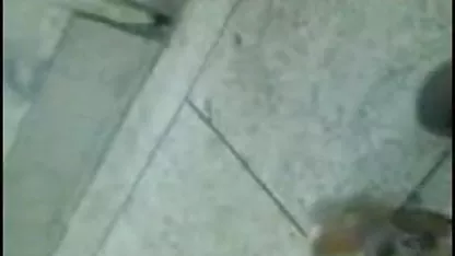 आक्रामक माँ अपने बेटे को पीटती है और सेक्सी वीडियो वीडियो फिल्म उसे चोदती है