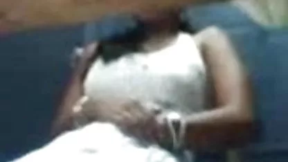 उसकी चूत सेक्सी फिल्म नई खुली हुई थी