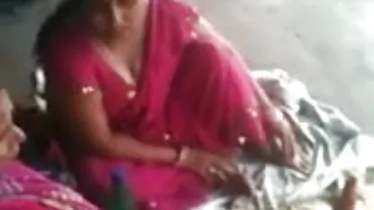 उसे चोदते सेक्स करती हुई फिल्म हुए उसकी चूत से पानी पीना