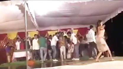 मैक्सिकन सस्पेंडर्स के साथ इनकार करता हिंदी सेक्सी मूवी है, जबकि उसका प्रेमी उसके गधे को चोदता है