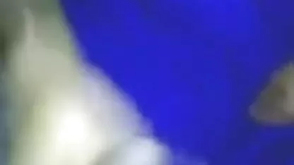 कामुक सेक्सी वीडियो फुल मूवी बेटी अपने पिता को एक blowjob के साथ जगाती है