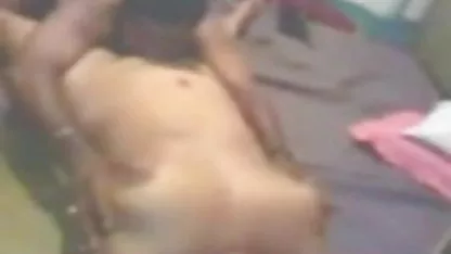 कामुक पत्नी अपने पति पर एक सेक्सी मूवी वीडियो हिंदी में और कमबख्त बदला लेती है