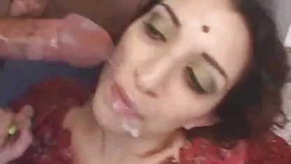 उसने अपनी चूत सेक्सी फिल्म नंगी में बर्फ डाली और उसे चोदा