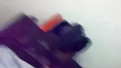 यह उसे इतना सींग का बना वीडियो में सेक्सी पिक्चर वीडियो में देता है कि वह अंदर झांकता है