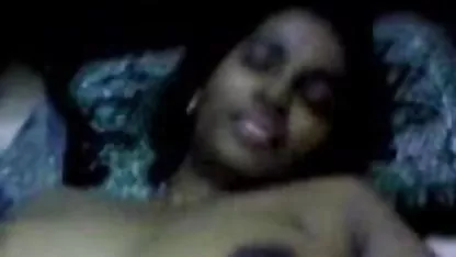 तुम सेक्सी मूवी देखने वाली मेरे भाई के साथ अच्छे हो, वह वर्जिन है