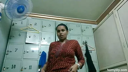 कुतिया कहती हिंदी फिल्म सेक्सी सेक्सी है: कृपया धीरे से