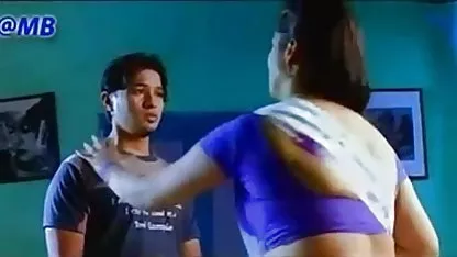 एक सेक्सी फिल्म के साथ तीन लोगों के साथ बहुत अच्छे स्तन के साथ कैनरी फूहड़