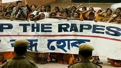 पिता ने अपनी बेटी की चुदाई की जबकि बहन सोती है सेक्सी हिंदी में फिल्म (अनाचार)