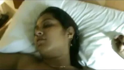 एक दोस्त एचडी मूवी सेक्सी द्वारा बोल्ड बकवास उसे मर्मज्ञ से रोकना चाहता है