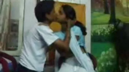 हम एक जोड़ीदार या लड़की की तलाश में हैं जो कि सेक्स वाली फिल्म अल्मरिया से आई है