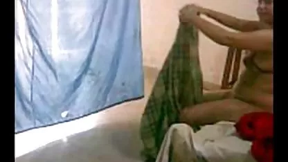 प्राकृतिक स्तन के साथ बकवास यह दिखाता है हिंदी फिल्म सेक्सी पिक्चर और बहुत कुछ