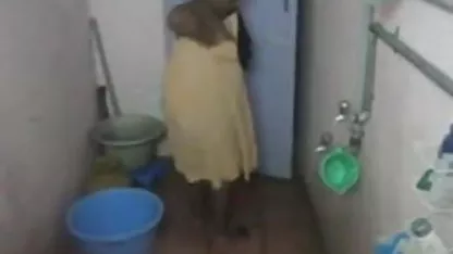 मेरे दोस्त काम करते हैं लेकिन मैं चुदाई करता एक्स एक्स एक्स इंडियन मूवी हूँ