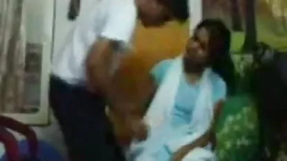 उसके चाचा ने इंग्लिश सेक्सी फिल्म दिखाएं उसे चोदने के लिए संपर्क किया